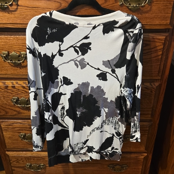 Chico's Black and White Graphic 3/4 Sleeve Blouse - Picture 3 of 5